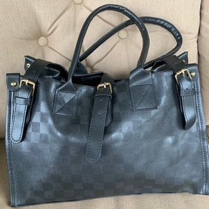 Black faux leather checkered bag toe purse